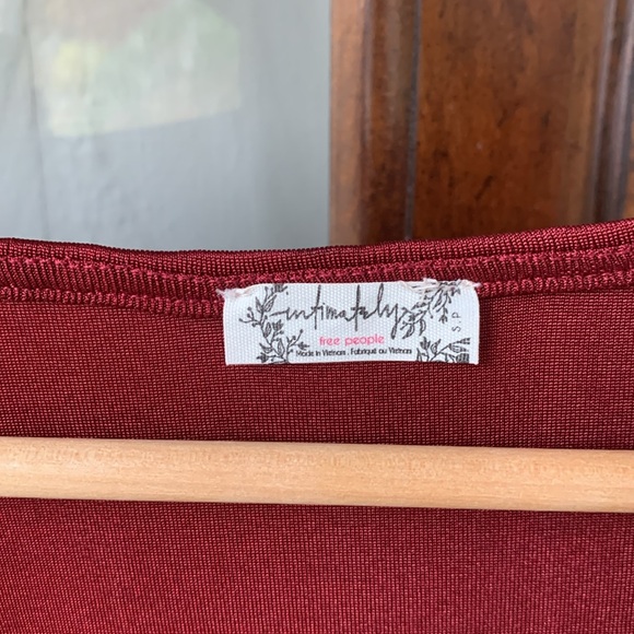 Free People NWOT ‘Sleek Essentials Layering Top’ in Very Berry - Picture 4 of 6